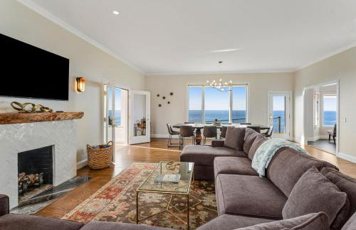 Oceantfront Estate with Luxury Kitchen & Game Room - Photo 3