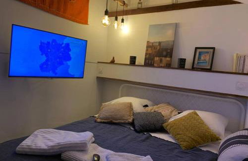 Le silence des toits / Silence under the roofs - Photo 1