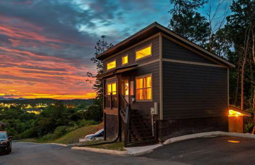 Family or couple retreat next to Downtown, Dollywood & Smoky Mountains! - Foto 9