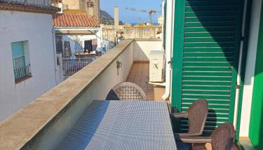 Amplio apartamento de 2 dormitorios en el casco antiguo de Tossa - Foto 4