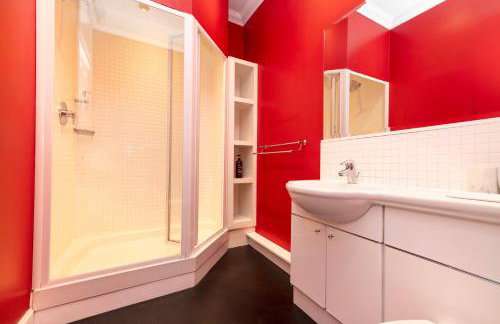 JOIVY 5 Bedroom Apt Near Meadows & George Square - Foto 82