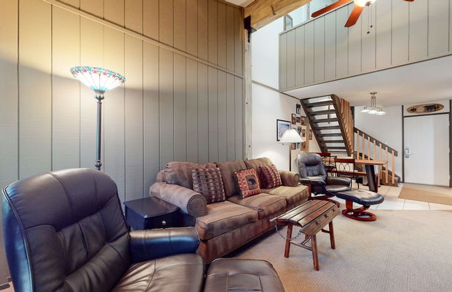 Escape to The Summit - Pool & HT Next Door - Foto 14