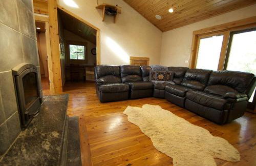 Stately and Unique Cabin Rental with a Wood-Burning Stove near Logan, Utah - Foto 7