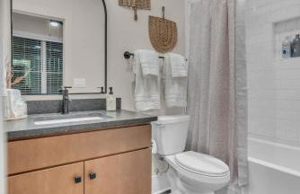 New 2 Luxe Townhomes with Rooftops Sleeps 24 - Foto 16