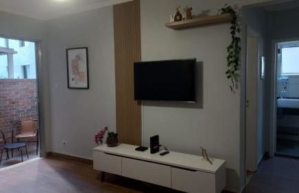 Apartamento Frente Praia Embaré - Varanda Aconchegante - Pet Friendly - Foto 2