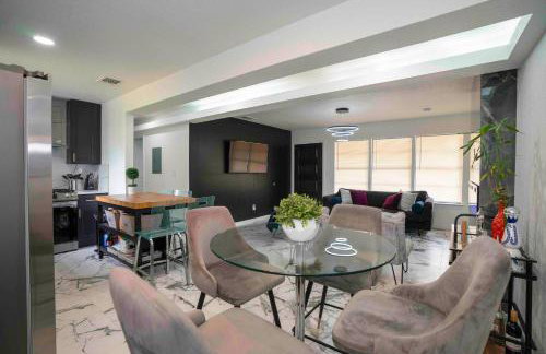 Stylish~Renovated 4Br/2BAT 3MinAirport 10MinDowtn - Foto 13