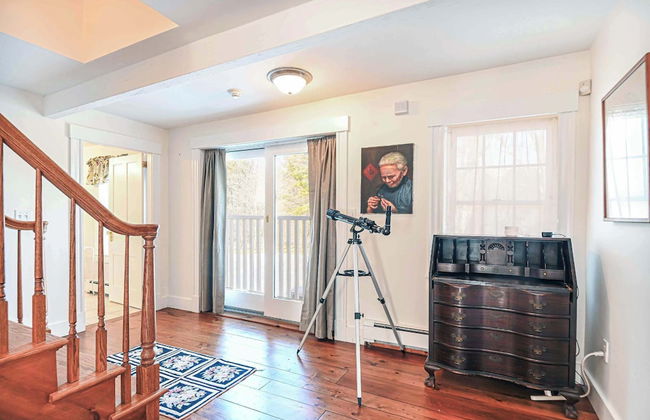 4 BDR w/ Private Hot Tub, Backyard and Deck! - Photo 24