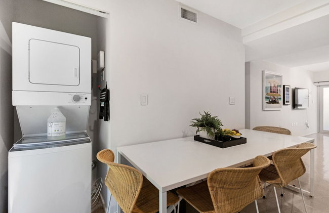 Roami at 250 Collins - Foto 97