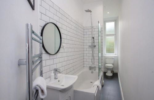 Modern, Light-filled and Sleek West End Apartment - Foto 6