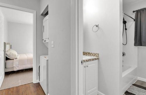 Spacious 3-Bedroom Near Campus - Photo 30