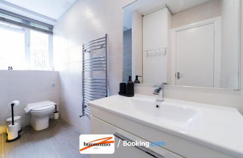 Two Bedroom Apartment By Buonomo Stays Short Lets & Serviced Accommodation in Islington - Foto 13