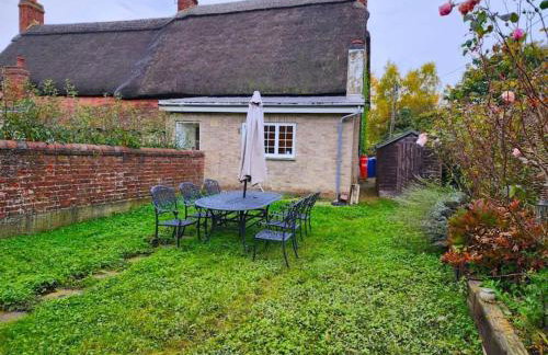 Swan Cottage 2-Bedroom-Netflix-Parking-Nature-Canal - Photo 26