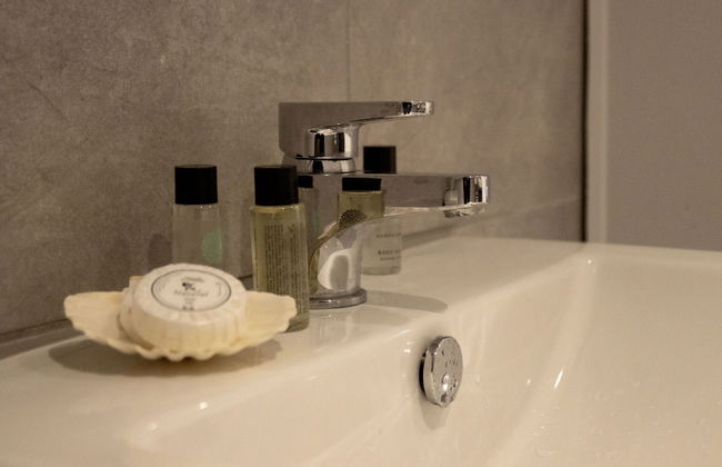 Straight Inn - Photo 29