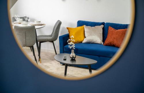 Superb Two Bedroom House Near Etihad & Coop Live - Free Parking - Foto 28