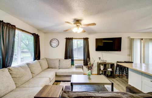 Near Lakes Updated Family Home with Deck in Cushing - Foto 7