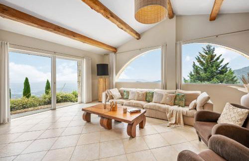 Villa La Genestière - Familienoase und Golfertraum mit Infinity-Pool und 180-Grad-Panoramablick bis zum Meer - Foto 19