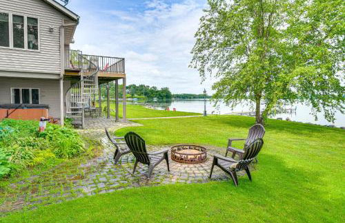 Hot Tub and Fireplace Cozy Home on Howard Lake! - Foto 2