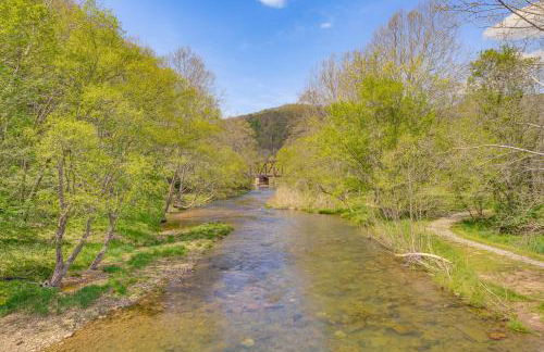 Hike and Fish Marlinton Cabin with Fire Pit and Views! - Foto 39
