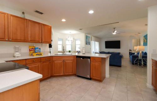 Ultimate Family Escape Near Disney - Sparkling Pool, Hot Tub & Epic Private Movie Room - Foto 29