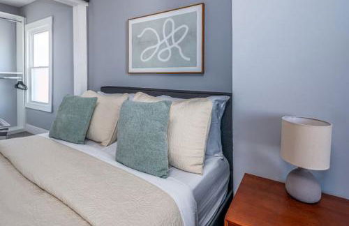 Walnut Hills, 5min to UC, Sleeps 7ppl, Lux Beds, Smart TVs - Foto 17