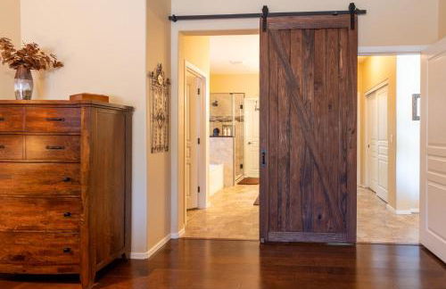 Oasis Villa With Pool, Putting Green & Pool Table - Photo 35