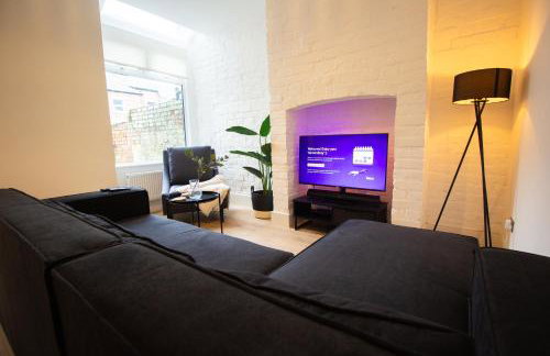 Stylish Cosy 4-Bed Home, Sleeps Up To 10 With Large Sofa Bed, Near Manchester Royal Infirmary & Universities, Free Parking & Ultra-Fast WiFi - Foto 26