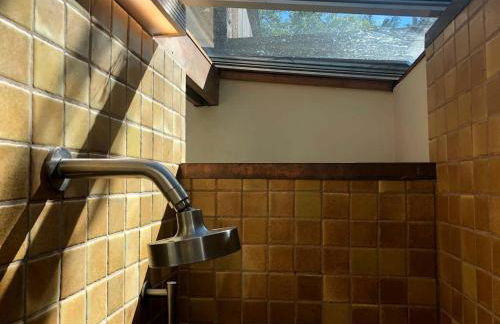 Contemporary Treetop Cabin with a Luxury Hot Tub in Idyllwild, California - Foto 14