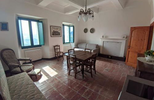 Giardino in piazza, casa in pietra a San Leo - Foto 1