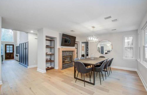 Luxury Mansion Dream Home - 6 Bed Pool Grill - Photo 9