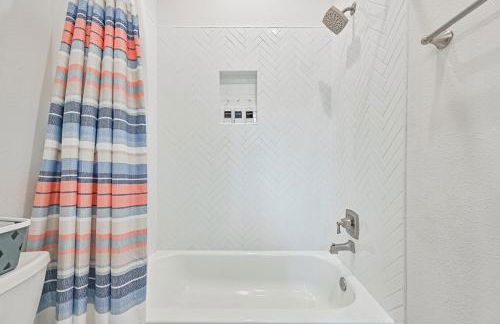 Walk 2 Beach & Huge Pool! Pets Allowed! Salty Sea Dawg - Photo 29