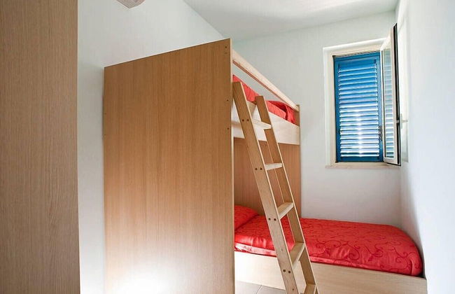 Dolce Mare 2 - Sea Front Apartment - Large Terrace - Wifi and Private Parking - Photo 3