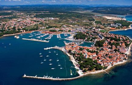 Apt GioAn Novigrad, 500m to Sea, private heated Jacuzzi, BBQ, free parking - Photo 5