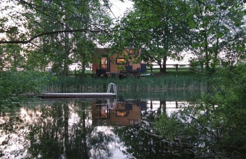 TinyHousebeiDresden in absoluter Alleinlage direkt am Naturteich große Terrasse Grill und Kaminofen Juni - September Mindestmietzeit 1 Woche Sa- Sa - Foto 1
