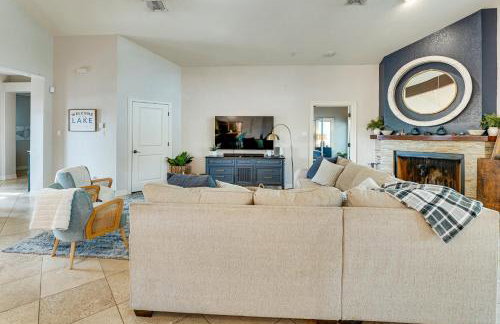 4-Season Boathouse, Hot Tub! Guadalupe River Oasis - Foto 6
