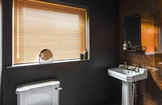 Bold Coastal Retreat with Boudoir Interiors, Felpham Village - Photo 3