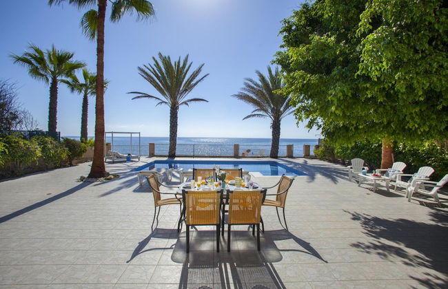 Sunset Beachfront Villa Meneou - Foto 17