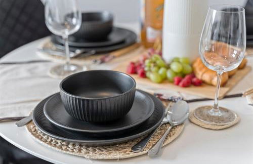 Tropical Suite - 2 Bed 2 Bath City Centre Netflix Games - Exclusive Weekly and Monthly DEALS - Raozee Homes - Foto 36