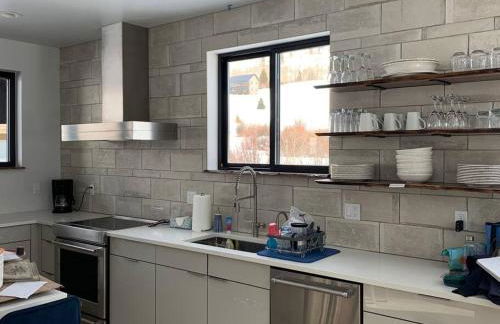 Silver Fox modern new luxury home next to ohv rd - Foto 9