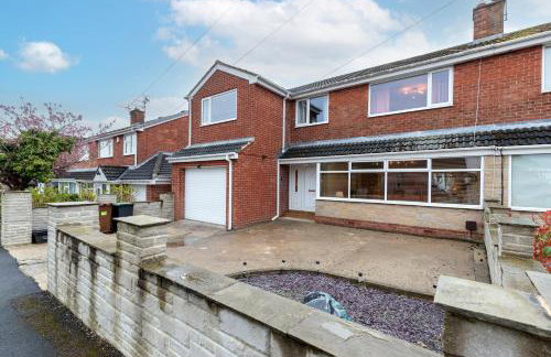 Stunning Bishop Auckland House with 5-bedrooms & 8 Beds Sleeps 12 with Free Parking by PureStay - Foto 67