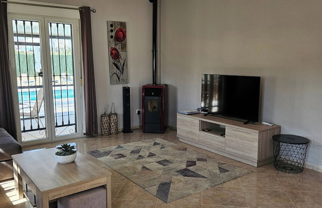 Villa - Sleeps 4 - Pool - Patio - Parking - Photo 22