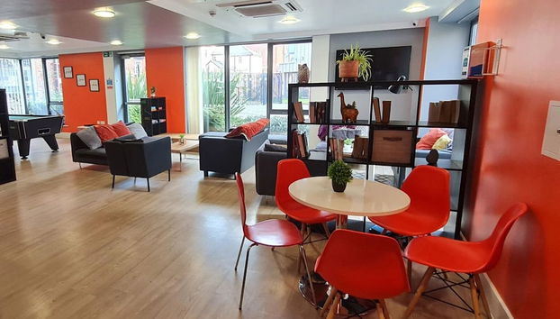 Coin salon dans le hall