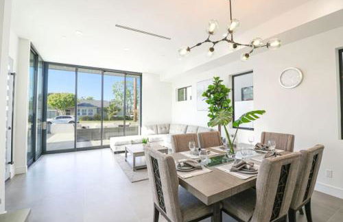 Modern Paradise - walk to beach- sleeps 10 - Foto 3