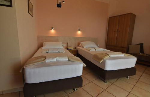 Sarris Planet - Photo 26