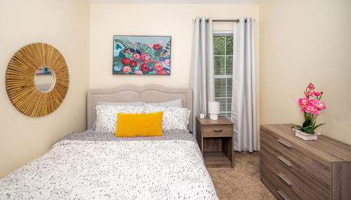 Serine Space - Townhome - King Bed - Duke - Long Term Stays - Foto 4