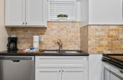 Sunny Hidden Retreat B – Ocean Town Gem - Foto 8