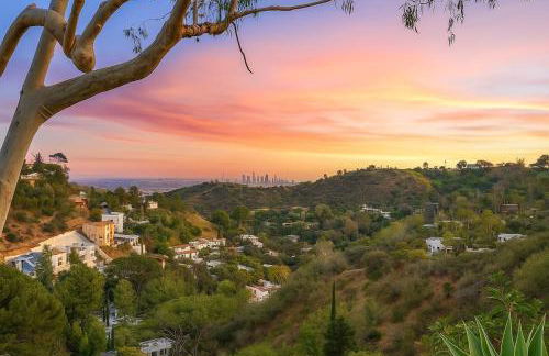 Hollywood Hills Spa Retreat Oasis with Tree Top Views, Private Jacuzzi Style Tub, Steam Room, Magical Half Acre Acre Garden and Patio, Free Parking for 2 cars, in LA's most Serene, Central Desirable Area - Foto 49