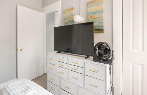 Modern 2BR Mins to Univ, Zoo, Destiny, Downtown - Foto 23