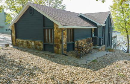 Lakefront Home w/ Private Dock, Slip, Kayaks & Paddleboards at the 7mm - Foto 6