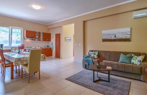 RENATOEMILIA spacious apartment with courtyard - Photo 19