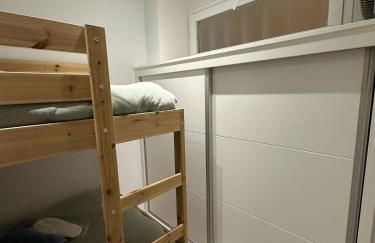 Sea View 2BR Beachfront & Cozy Balcony Marbella - Photo 25